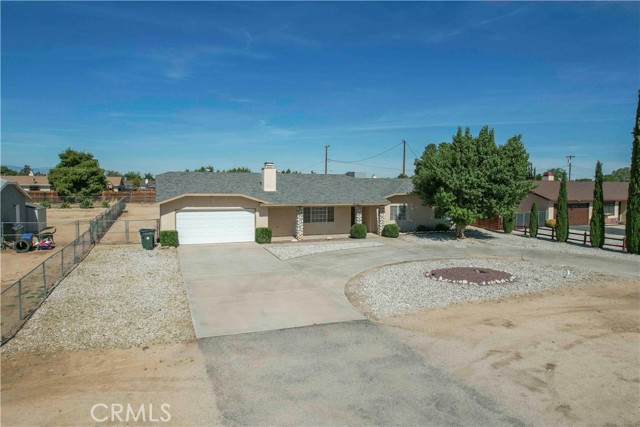 Detail Gallery Image 1 of 23 For 11540 Mohawk Rd, Apple Valley,  CA 92308 - 3 Beds | 2 Baths