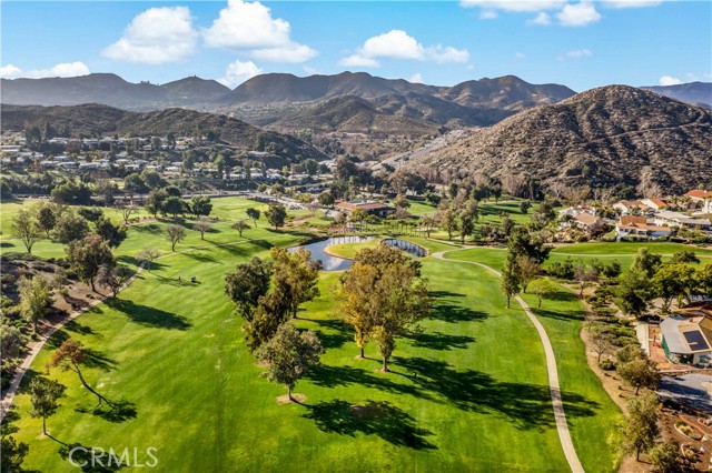 30571 Longhorn Drive, Canyon Lake CA: https://media.crmls.org/medias/c108c3b8-2089-4053-b71a-0a2b34daeea2.jpg