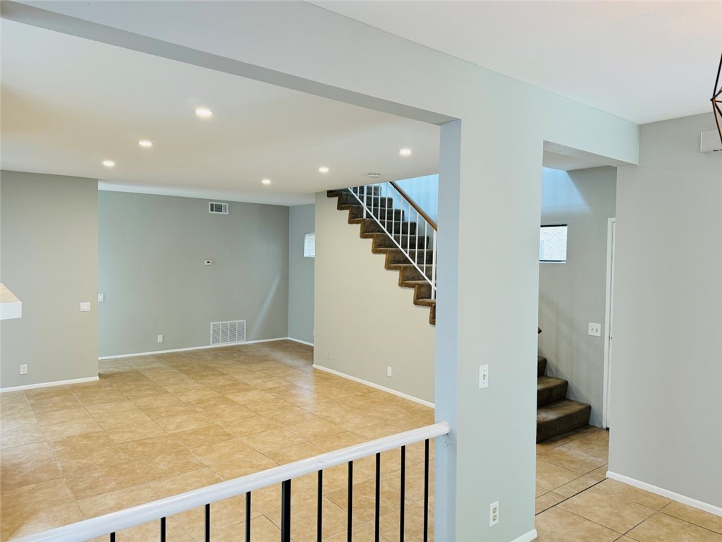 Detail Gallery Image 7 of 26 For 1304 Alabama St, Huntington Beach,  CA 92648 - 3 Beds | 2/1 Baths