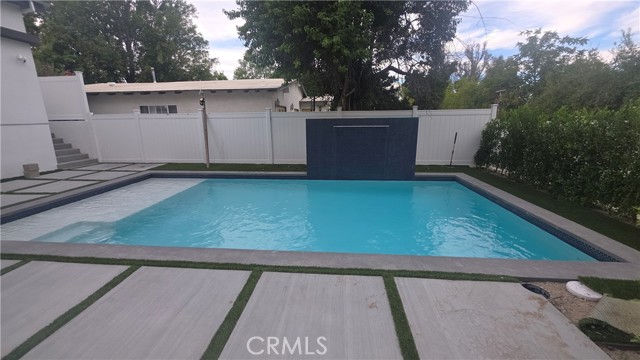 5100 Fallbrook photo 9