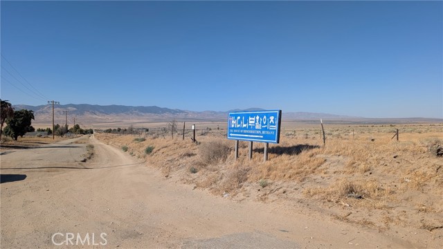 275 W Avenue B, Lancaster CA: https://media.crmls.org/medias/c10b6df8-1cf5-4a6e-a735-614cf9c97b82.jpg