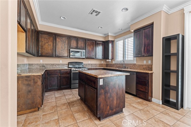 Detail Gallery Image 6 of 27 For 40062 Chelsea Ct, Palmdale,  CA 93551 - 5 Beds | 3 Baths