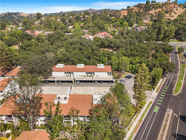 Detail Gallery Image 37 of 52 For 23675 Park Capri #24,  Calabasas,  CA 91302 - 2 Beds | 2 Baths