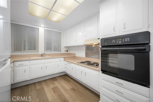 1930 St John Road, Seal Beach CA: https://media.crmls.org/medias/c10be6af-1e68-418a-955b-0f7514c015e7.jpg