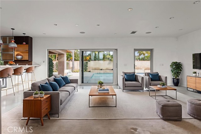 Detail Gallery Image 3 of 27 For 1518 Anita Ln, Newport Beach,  CA 92660 - 6 Beds | 4/1 Baths