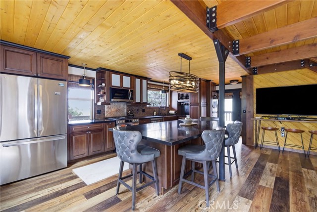 Detail Gallery Image 5 of 50 For 170 Fir Ter, Cedar Glen,  CA 92321 - 3 Beds | 2/1 Baths