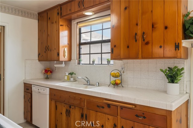 Detail Gallery Image 19 of 41 For 17116 Wilton Pl, Torrance,  CA 90504 - 4 Beds | 2 Baths