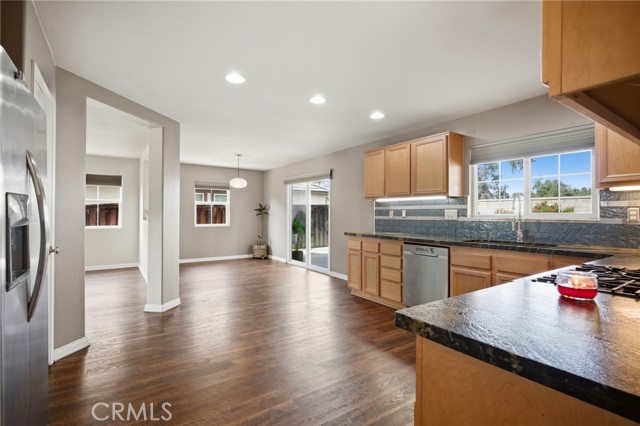 Detail Gallery Image 8 of 24 For 45027 Carla Ct, Lake Elsinore,  CA 92532 - 4 Beds | 3 Baths