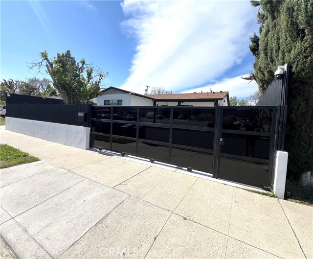 6949 Wilbur Avenue, Reseda CA: https://media.crmls.org/medias/c10e5f22-5bdd-4e0c-b92f-0f32e9d4847e.jpg