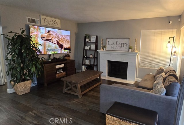 Detail Gallery Image 10 of 15 For 12909 Fontainebleau Dr, Moreno Valley,  CA 92555 - 3 Beds | 2/1 Baths