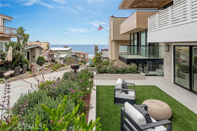 Detail Gallery Image 5 of 57 For 229 25th St, Manhattan Beach,  CA 90266 - 5 Beds | 5/2 Baths