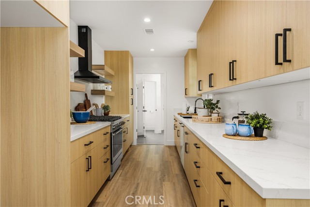 6005 S La Brea Avenue, Los Angeles CA: https://media.crmls.org/medias/c10fd3d8-fdd7-4aea-884b-625ed7e51840.jpg