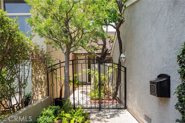520 Laver Way, Newport Beach CA: https://media.crmls.org/medias/c110e2e2-3c27-44dd-90af-9d0b60592899.jpg