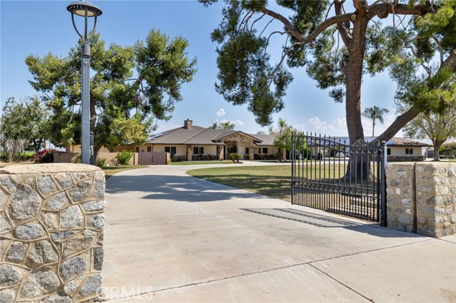 38792 Comanche Point Road, Arvin CA: https://media.crmls.org/medias/c1113f02-f82f-4ffe-824f-768dd4f1c9c8.jpg