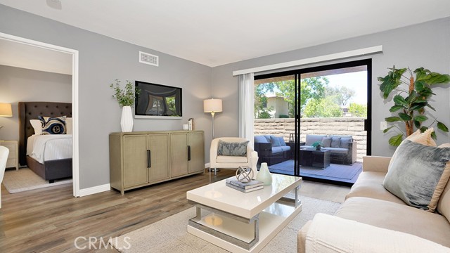 25191 Oak Canyon Lane, Lake Forest CA: https://media.crmls.org/medias/c1117757-8f7d-47d9-acb3-0f8c63646d23.jpg