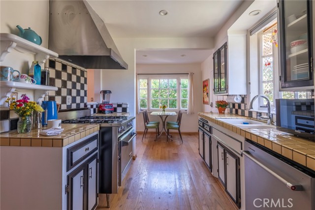 5223 Alhama Drive, Woodland Hills CA: https://media.crmls.org/medias/c111a3ad-d955-4dd9-85d4-d65ea29ae22f.jpg