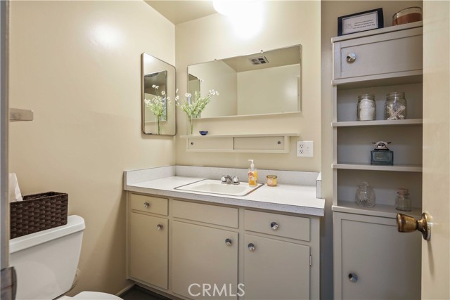 Detail Gallery Image 19 of 27 For 1200 N Valley St, Burbank,  CA 91505 - 4 Beds | 2 Baths