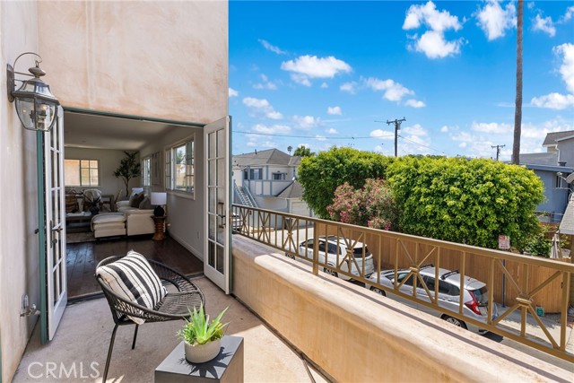 Detail Gallery Image 12 of 29 For 600 1/2 36th, Newport Beach,  CA 92663 - 2 Beds | 2/1 Baths