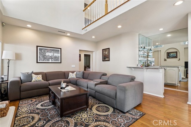 Detail Gallery Image 10 of 67 For 420 Somerset Cir, Corona,  CA 92879 - 5 Beds | 3 Baths