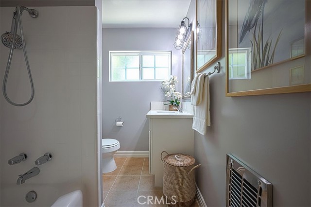 1375 N Euclid Avenue, Upland CA: https://media.crmls.org/medias/c1134e09-3f3a-4baf-b7de-9bc6920e985c.jpg