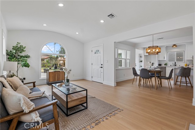 6239 Cimarron Street, Los Angeles CA: https://media.crmls.org/medias/c114969e-35bd-4a3e-887e-48856909f2ef.jpg