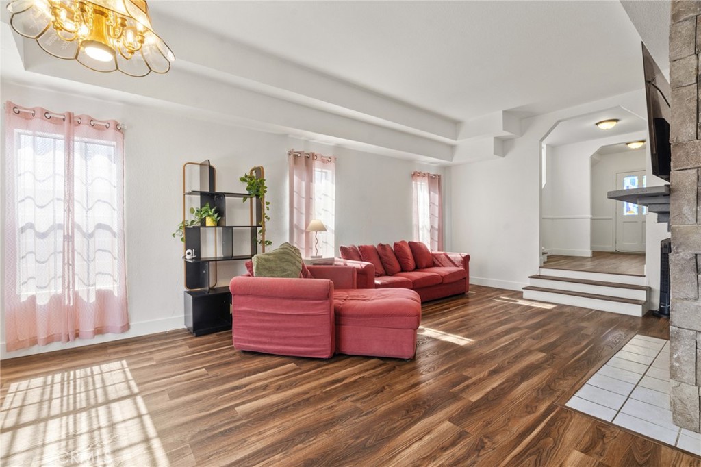 https://media.crmls.org/medias/c115a103-af0b-4175-82d3-20aa617b611b.jpg?preset=X-Large