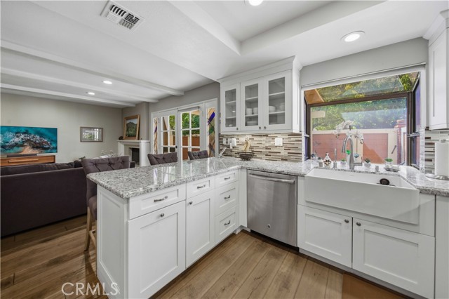 Detail Gallery Image 10 of 39 For 5930 Tampa #204,  Tarzana,  CA 91356 - 3 Beds | 3/1 Baths