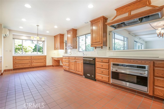 1558 Hillcrest Avenue, Glendale CA: https://media.crmls.org/medias/c115fbfd-bd4c-4f67-95f3-0a22793b8483.jpg
