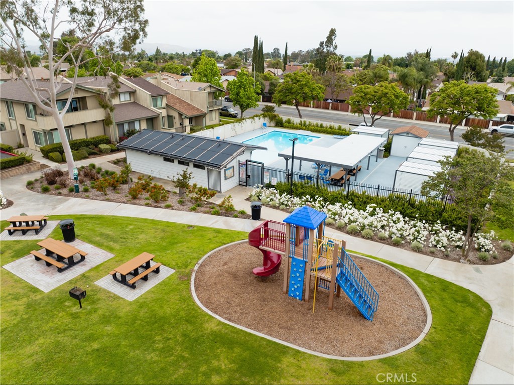 https://media.crmls.org/medias/c115fc12-3654-4e7d-97b0-1aec0c5344df.jpg?preset=X-Large