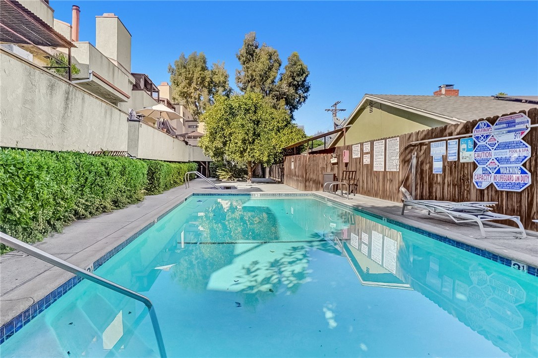 Detail Gallery Image 36 of 40 For 14435 Valerio St #10,  Van Nuys,  CA 91405 - 3 Beds | 2/1 Baths