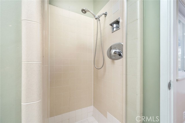 205 Hacienda N Avenue, Glendora CA: https://media.crmls.org/medias/c116ec1e-e01a-4bb5-bdac-55c5eeefab0b.jpg