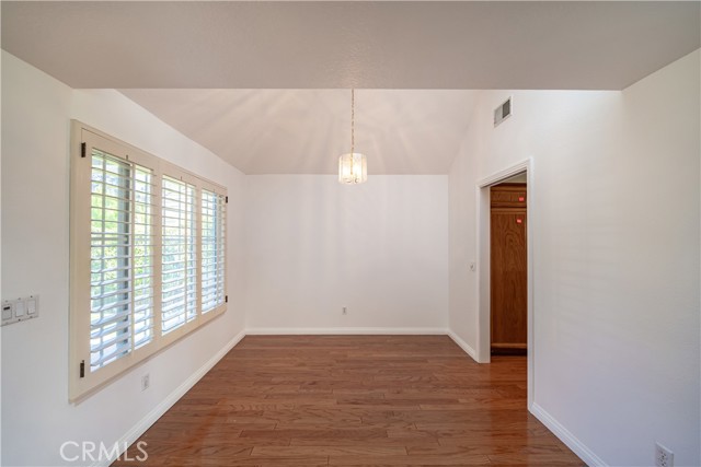 Detail Gallery Image 4 of 15 For 24149 Saint Moritz Dr, Valencia,  CA 91355 - 3 Beds | 2/1 Baths