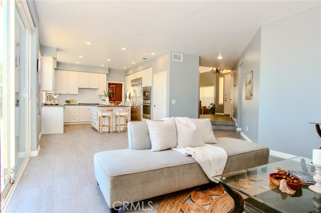 Detail Gallery Image 9 of 13 For 5928 Vista De La Luz, Woodland Hills,  CA 91367 - 5 Beds | 5 Baths