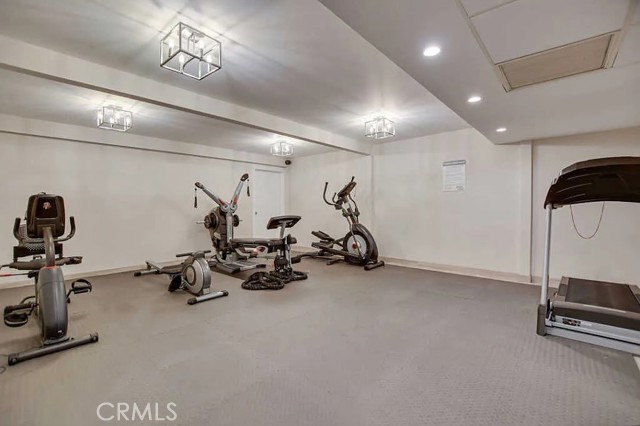 Detail Gallery Image 31 of 32 For 1277 S Beverly Glen Bld #303,  Los Angeles,  CA 90024 - 2 Beds | 2/1 Baths