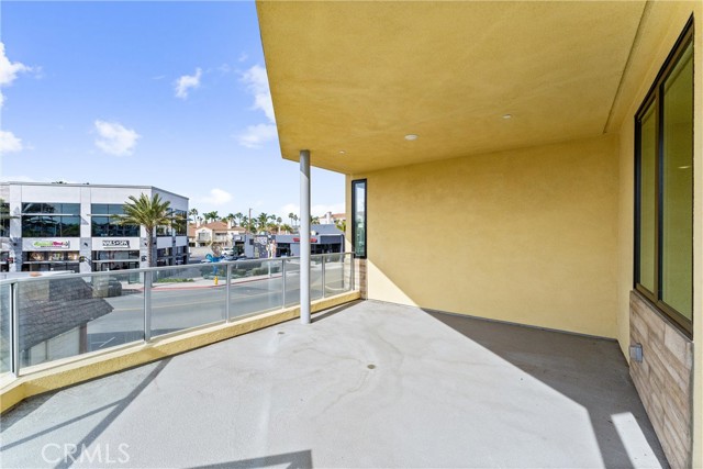 414 Main Street, Huntington Beach, California 92648, 2 Bedrooms Bedrooms, ,2 BathroomsBathrooms,Condominium,For Sale,Main,OC25003508