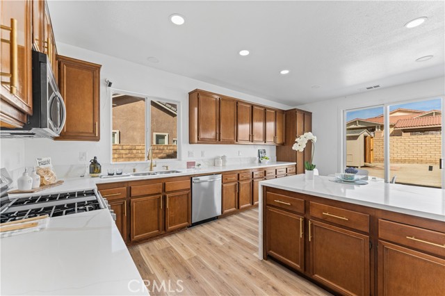 Detail Gallery Image 28 of 69 For 37920 Pisces Cir, Palmdale,  CA 93552 - 5 Beds | 4 Baths