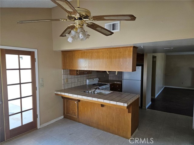 Detail Gallery Image 16 of 22 For 8348 Eucalyptus Ave, California City,  CA 93505 - 3 Beds | 2 Baths