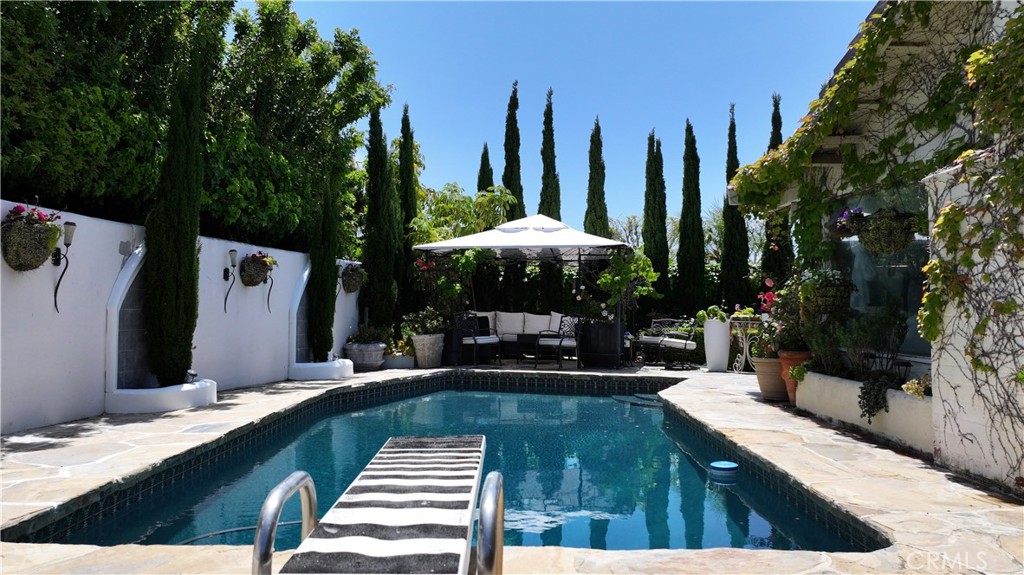 MLS #OC25182899 img 2