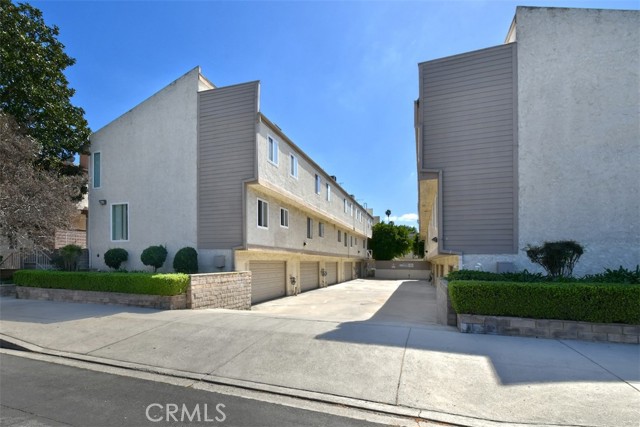 Detail Gallery Image 30 of 32 For 7240 Shirley #101,  Reseda,  CA 91335 - 3 Beds | 3 Baths