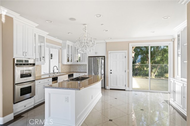 Detail Gallery Image 12 of 55 For 7370 Chantilly Ln, Tujunga,  CA 91042 - 6 Beds | 4 Baths