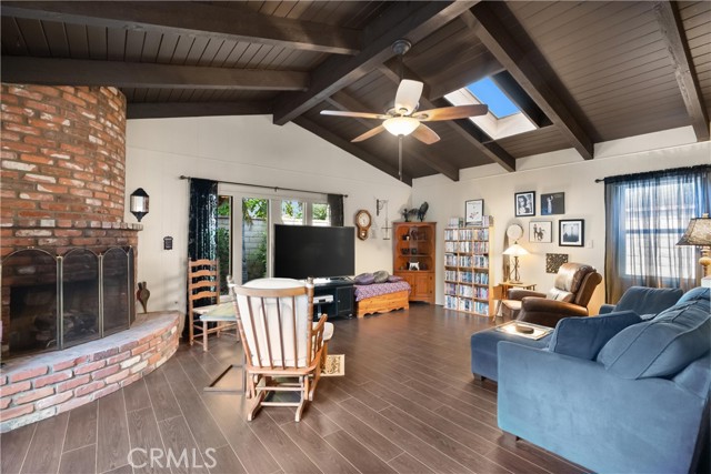 14432 Elmhurst Cir, Huntington Beach CA: https://media.crmls.org/medias/c11bab06-1da1-4a03-a563-d58e0cc49174.jpg