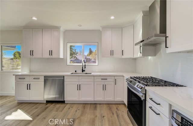 11200 Jellico Avenue, Granada Hills CA: https://media.crmls.org/medias/c11bbdee-7720-4149-b70b-0c1b1680f3e9.jpg