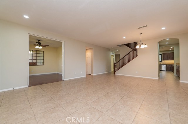 Detail Gallery Image 7 of 38 For 6221 Ruby Crest Way, Jurupa Valley,  CA 91752 - 4 Beds | 3 Baths