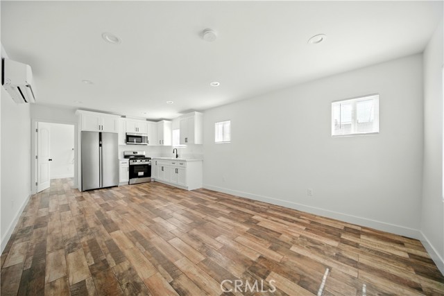 Detail Gallery Image 2 of 17 For 523 78th St, Los Angeles,  CA 90044 - 2 Beds | 1 Baths