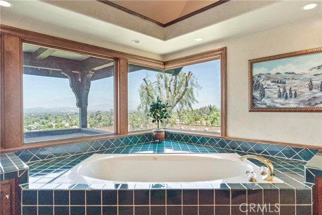 Detail Gallery Image 38 of 75 For 7008 Hawarden Dr, Riverside,  CA 92506 - 6 Beds | 5/1 Baths