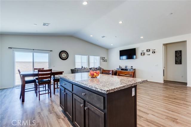Detail Gallery Image 17 of 43 For 11856 Calenda Ct, Victorville,  CA 92392 - 4 Beds | 3 Baths