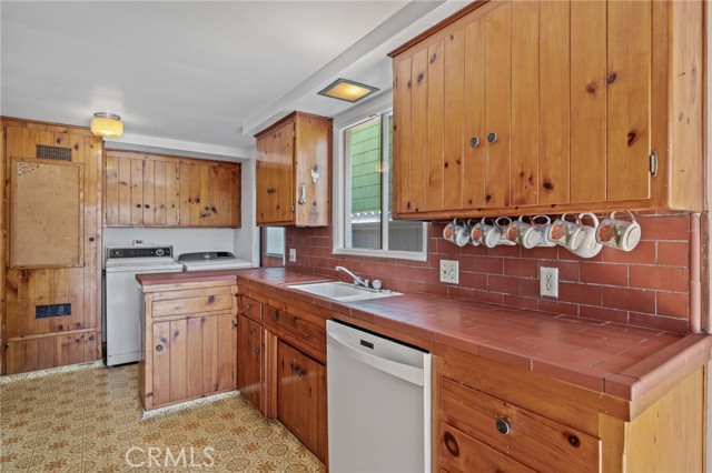 429 1st Street, Manhattan Beach, California 90266, 5 Bedrooms Bedrooms, ,1 BathroomBathrooms,Residential,Sold,1st,PV24022554