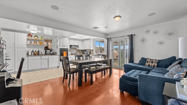 Detail Gallery Image 3 of 26 For 17547 Granada, Fontana,  CA 92335 - 3 Beds | 2 Baths