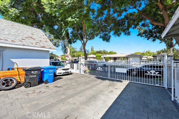 Detail Gallery Image 16 of 22 For 7010 San Vincente, Paramount,  CA 90723 - – Beds | – Baths