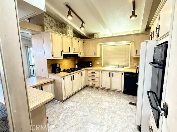 601 N Kirby Street, Hemet CA: https://media.crmls.org/medias/c12284b7-5354-48c9-bb31-6fc35ceecec5.jpg